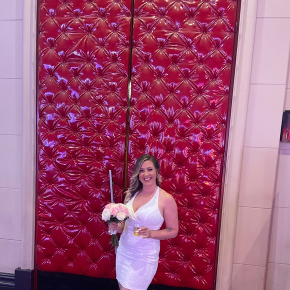 Size Medium- David’s Bridal Wedding Dress - Picture 8 of 9